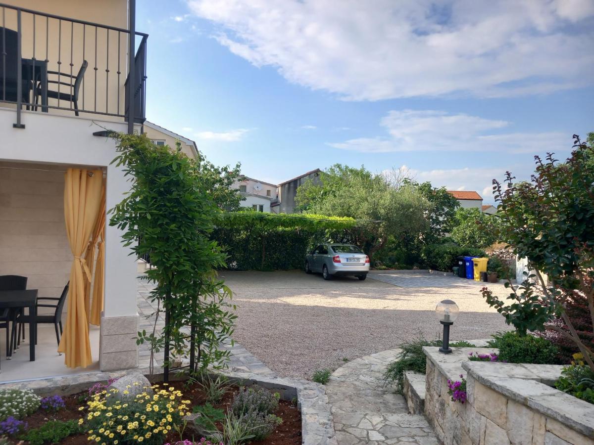 Apartman Ivona U Prizemlju Malinska Kültér fotó