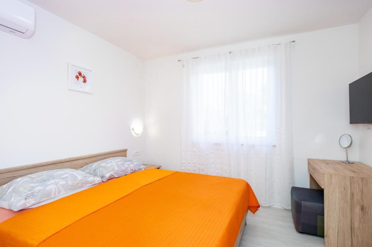 Apartman Ivona U Prizemlju Malinska Kültér fotó