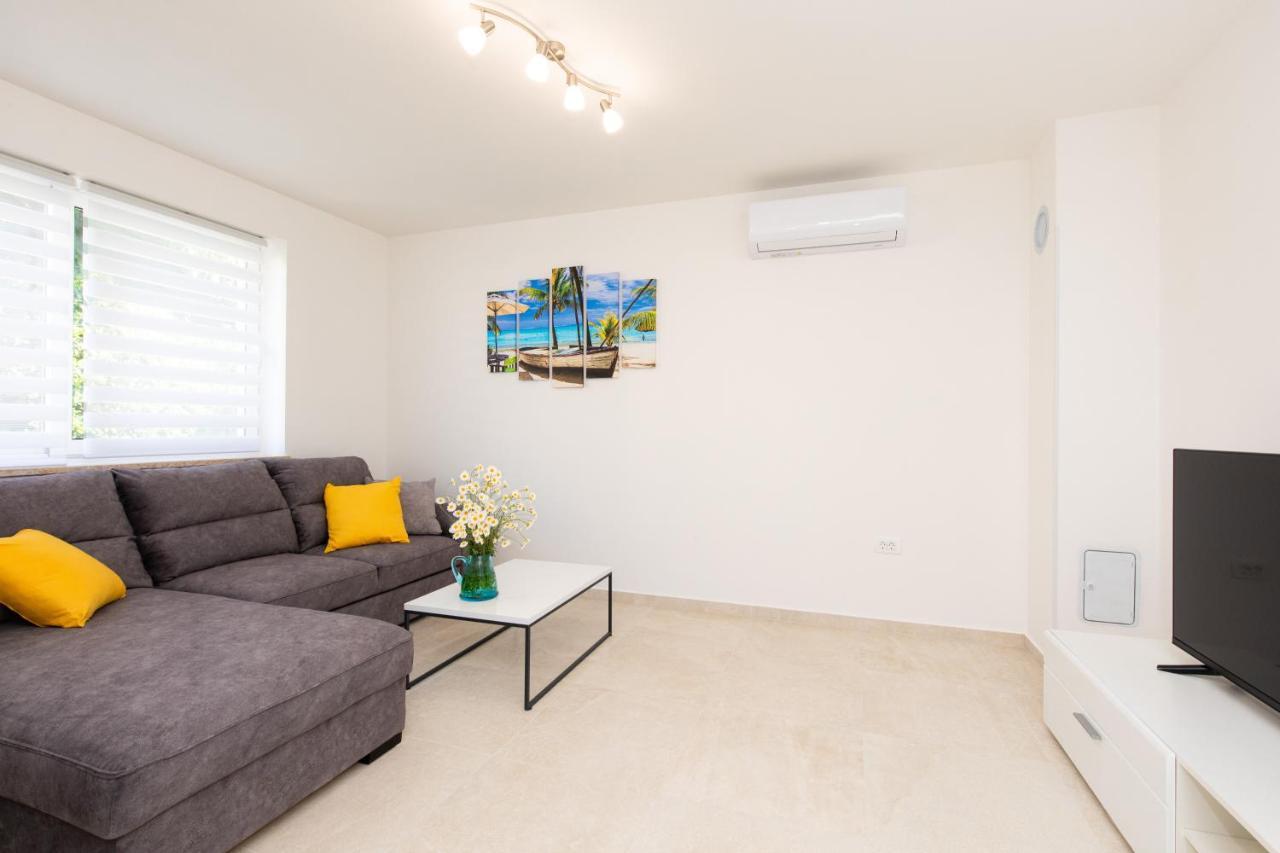 Apartman Ivona U Prizemlju Malinska Kültér fotó